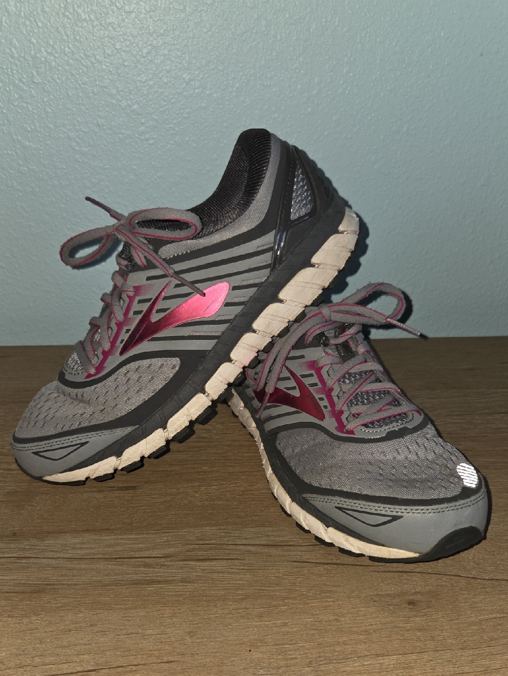 Women's Gray and Pink Brooks 8.5 Wide Sneakers. Like New